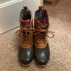 size 10. duck boots